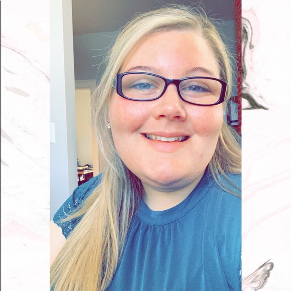 Meet your Posher, Allison - Picture 1 of 1